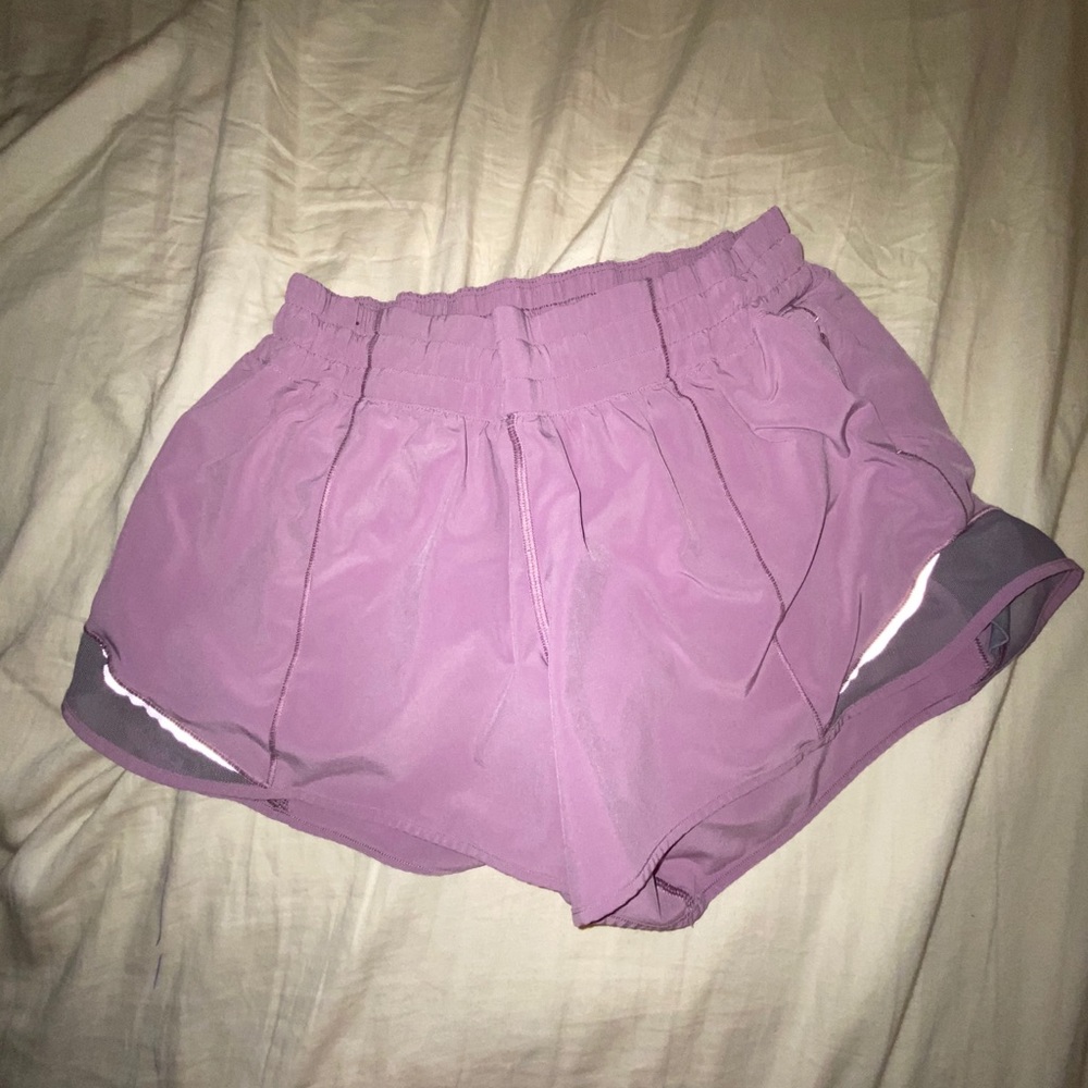 size 8 hotty hot shorts // inseam 2.5